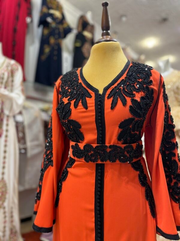 قفطان مرشوم لقيمة - Image 4